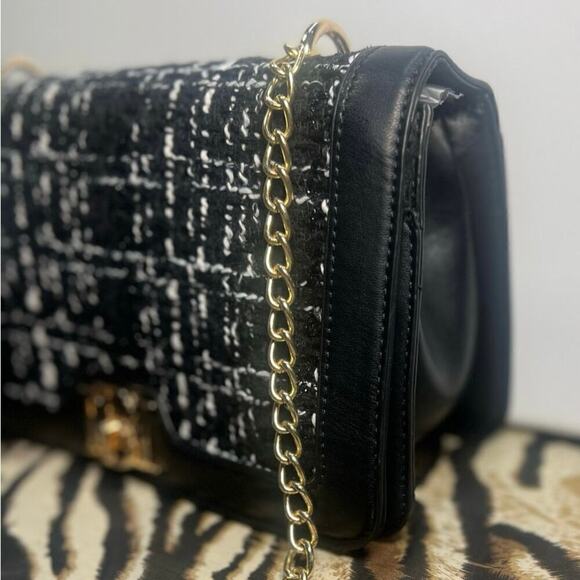 Black and White Bag with Gold Chain by Badgley Mischka - Picture 4 of 6